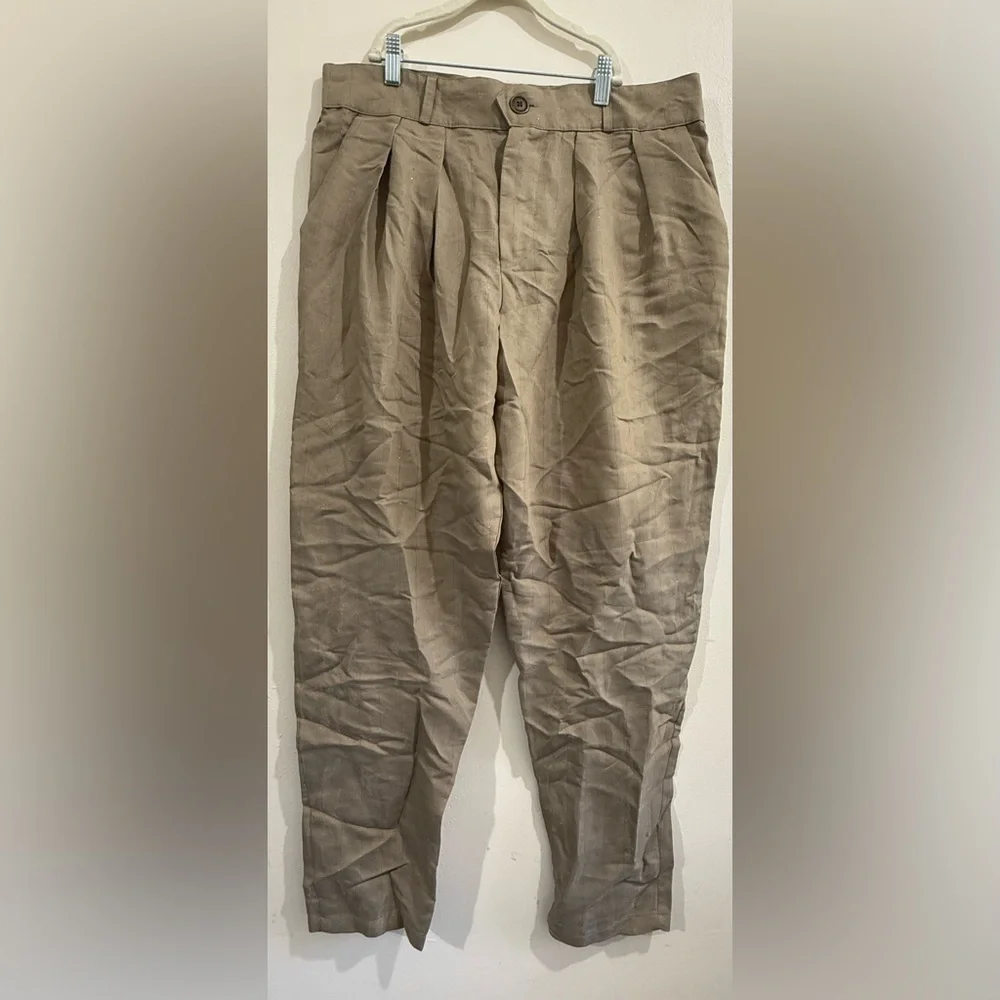 DÁNTE Men's Tan Pleated Chinos